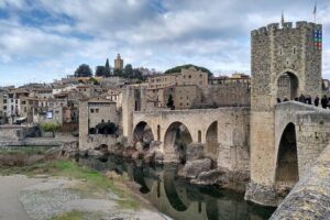 Besalu & 3 Medieval Towns Small Group Tour with Hotel Pick-Up - Vic: From Plaça Major to Cathedral to a Roman Temple