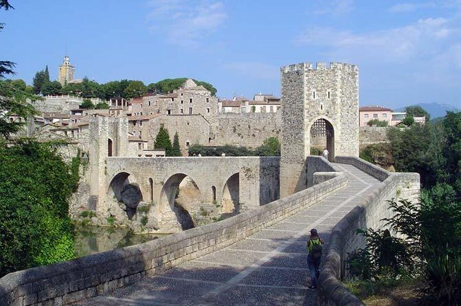 Besalu & 3 Medieval Towns Small Group Tour with Hotel Pick-Up - Can Gussinye: Cliffside Medieval Village Break and a Photo Stop Worth the Detour