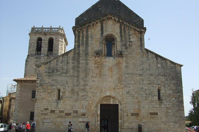 Besalu & 3 Medieval Towns Small Group Tour with Hotel Pick-Up - Besalú: 12th-Century Walls, Medieval Bridge Views, and a Hilltop Castle