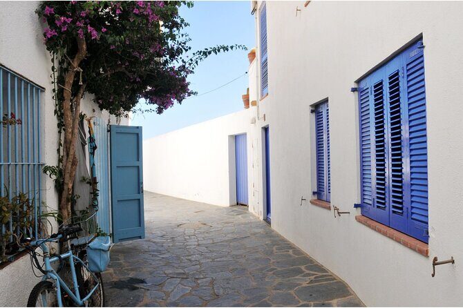 Boat Trip to Cadaqués from Roses with STOP 1:30h/2H/ in Cadaqués - Santa Maria de Cadaqués: the church stop worth anchoring your visit