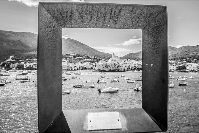 Boat Trip to Cadaqués from Roses with STOP 1:30h/2H/ in Cadaqués - Comfort and the crew: where the trip shines day to day
