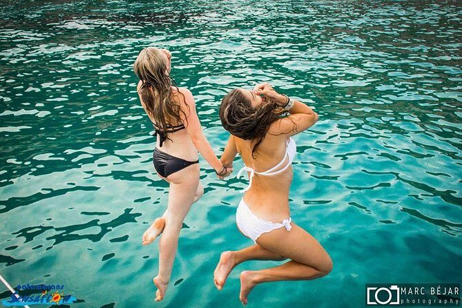 Catamaran ride -Costa Brava with barbecue and drinks. Familiar. - The Cove Stop: Swimming Where the Wind Drops Away