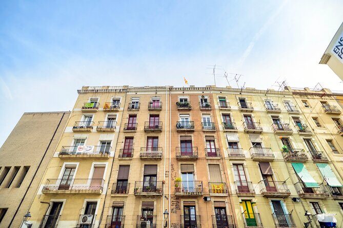 Censored Barcelona Tour - Photo setups: turning random streets into usable Instagram shots
