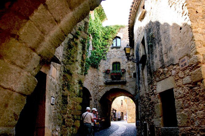 Costa Brava and Medieval Villages Small Group from Girona - La Bisbal d’Empordà: pottery and ceramics for a local take-home moment