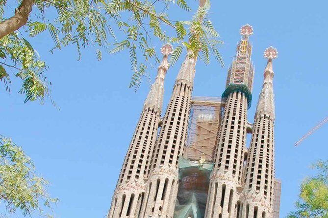 E-Bike tour in Barcelona with English Guide - Riding in real Barcelona traffic without the stress