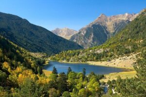 Excursion Aigüestortes - Estany Llebreta (1/2 day) - Aigüestortes plain: where the park’s water story starts