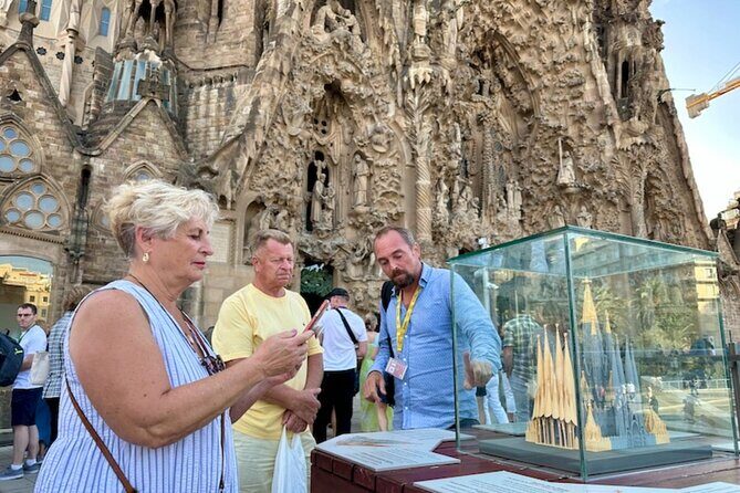 Fast Track Sagrada Familia Guided Tour - Meeting point, timing, and the real meaning of skip-the-line