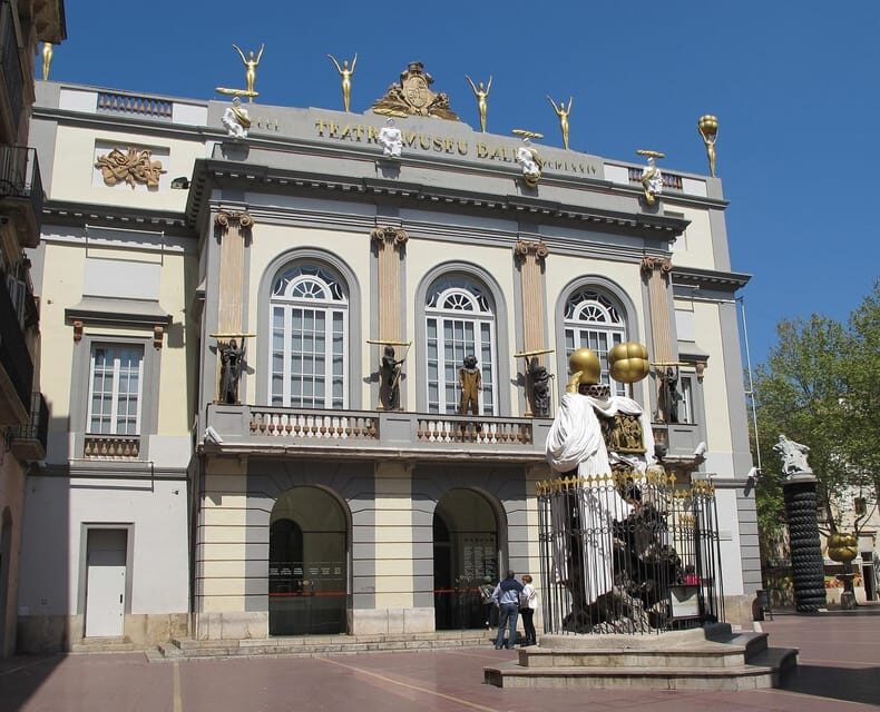 Figueres: Dalí Theatre-Museum Entry Ticket - Exterior first: giant eggs and golden statues set the tone