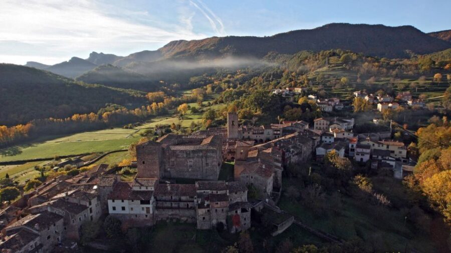 From Barcelona: Besalú & Medieval Towns Tour w/ Hotel Pickup - Group Size, Pickup Time, and Keeping the Day Comfortable