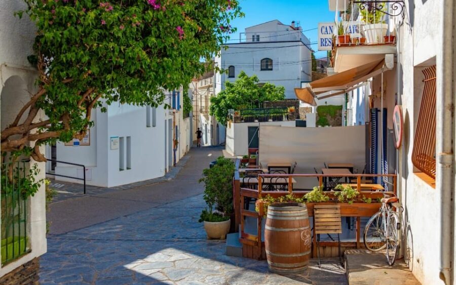 From Barcelona: Girona, Figueres, Dalí Museum, and Cadaqués - Girona’s medieval maze and the Jewish Quarter area