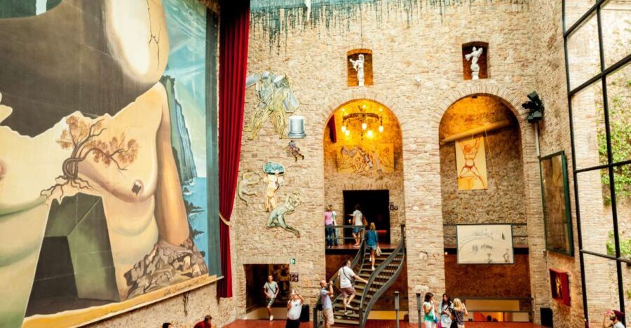 From Barcelona: Girona Guided Tour & Dalí Museum in Figueres - Bus Comfort and Timing: Barcelona to Girona Without Stress