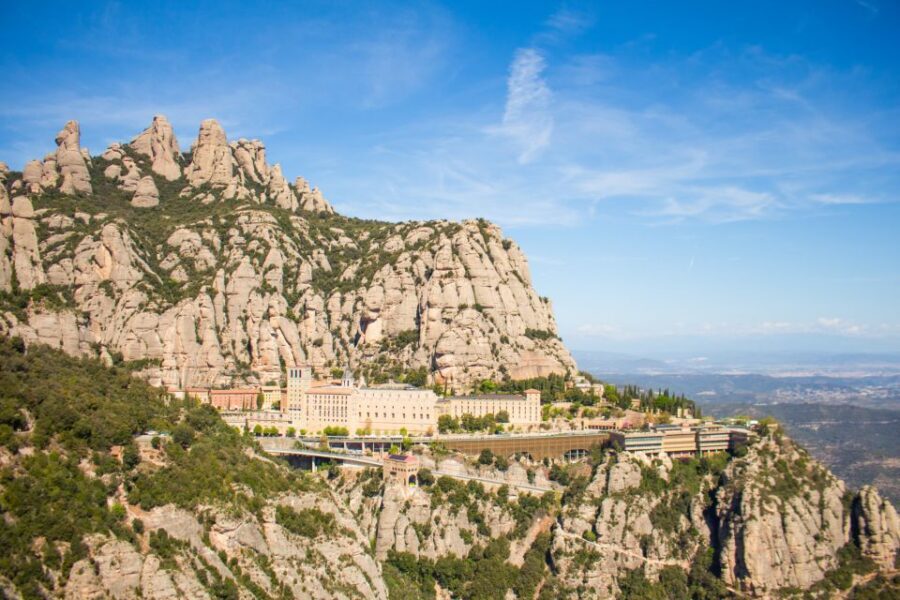 From Barcelona: Half-Day Montserrat Experience - Inside the 45-minute guided tour: Basilica, farmers market, and La Moreneta
