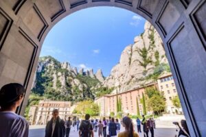 From Barcelona: Half-Day Montserrat & Horse Riding Tour - The minibus ride: fast, comfy, and timed well