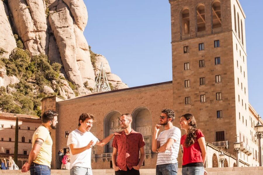 From Barcelona: Montserrat Half-Day Wine and Tapas Trip - Quick Catalan taste: the local bakery and market break