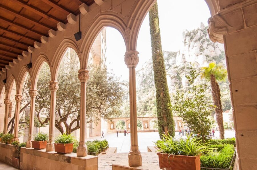 From Barcelona: Montserrat Half-Day Wine and Tapas Trip - Tapas brunch and wine tasting pace: what you’ll actually taste