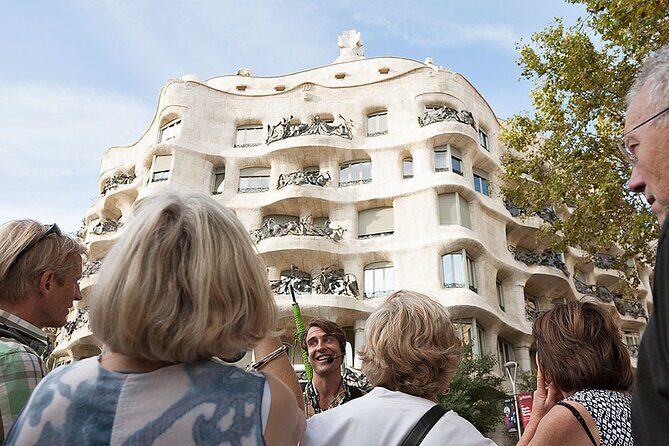 Gaudi & Sagrada Familia Donation-Based Tour in English - Price and value: what the low cost really buys you