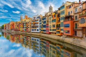 Girona and Costa Brava Private Tour with Pick-up from Barcelona - Girona first: getting your bearings with the Onyar River bridges
