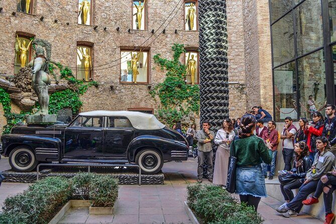 Girona and Dali Museum Full Day tour from Barcelona - The Girona Old Town walk: cobblestones, walls, and the Jewish Quarter story