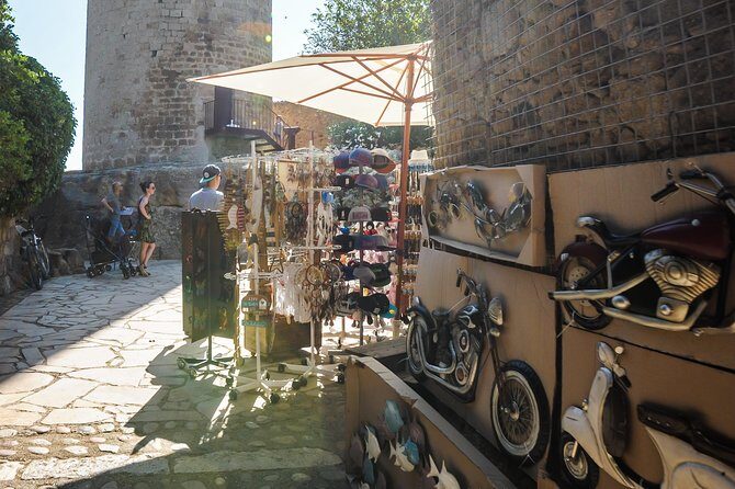 Girona & Costa Brava Small Group Tour From Barcelona with Paella! - Returning to Barcelona: Plan Dinner Nearby