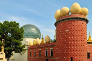 Girona & Dali Museum Small Group Tour with Pick-up from Barcelona - Barcelona pickup and the Gaudí route out of town