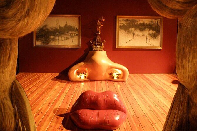 Girona & Dali Museum Small Group Tour with Pick-up from Barcelona - Food, timing, and what to bring so you enjoy it more