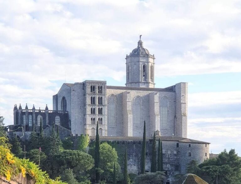 Girona: Game of Thrones Small Group Tour - Where You Start: Plaça Sant Feliu and the Old Quarter vibe