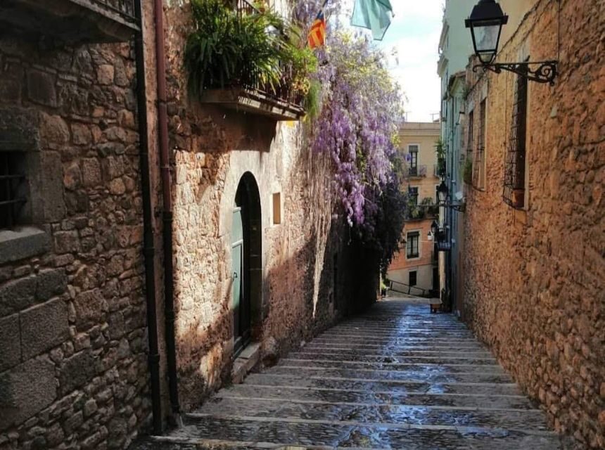 Girona: Game of Thrones Small Group Tour - Plaza dels Jurats to Sant Pere de Galligans: Romanesque calm