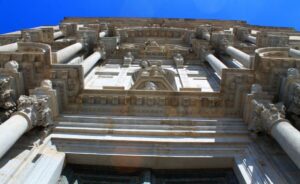 Girona: Small Group Walking Tour - Starting Where the Rivers Tell the Story: Meeting Point to First Steps