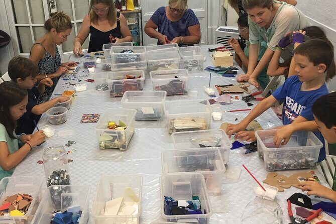 Guided Gaudí Trencadís Mosaic Workshop in Barcelona 2 Hours - Small Group Energy and the Role of the Instructors