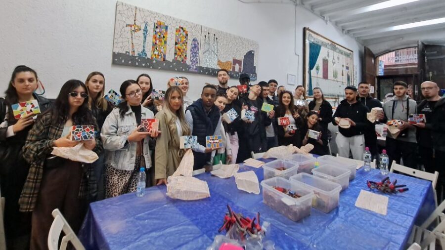 Guided Gaudí’s Trencadís Mosaic Workshop in Barcelona - Key things to know before you start your Trencadís mosaic