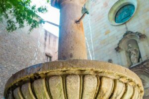 Jewish Walking Tour Barcelona by Expert Jewish Guide 2h - Placa de Sant Jaume: the political doorway to Jewish Barcelona
