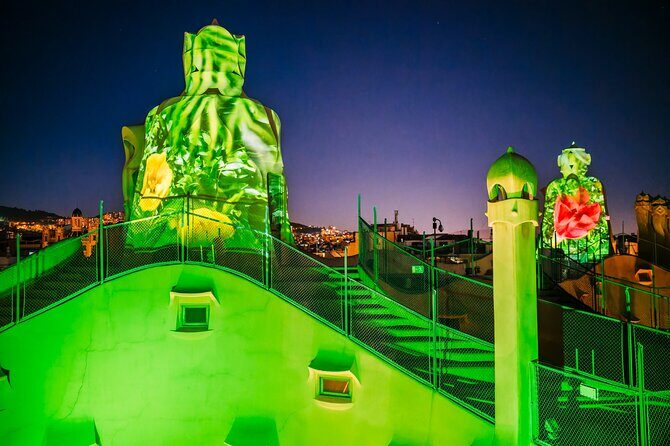 La Pedrera - Casa Mila Night Experience - Cava and sweetmeats on the Provenca patio: the calm finish