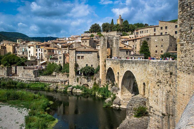 Medieval Three Villages Small Group Day Trip from Barcelona - Besalú at street level: Romanesque bridge and mikveh details