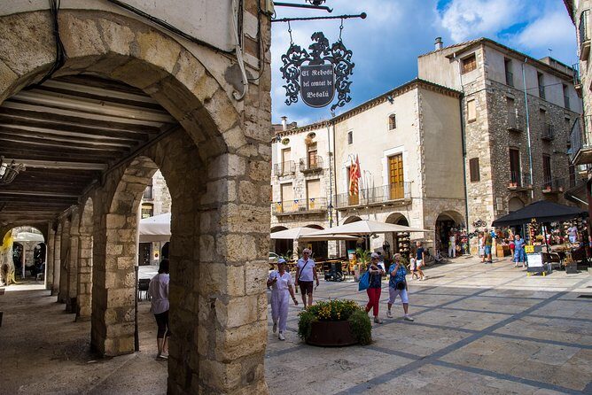Medieval Three Villages Small Group Day Trip from Barcelona - Castellfollit de la Roca: the basalt-cliff “blink and you’ll miss it” moment