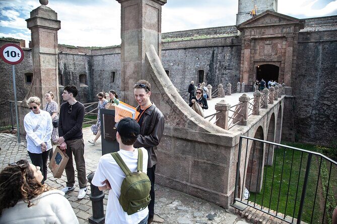 Montjuïc Walking Tour With Optional Flamenco Show - Meeting Point Reality: Getting Started on Montjuïc