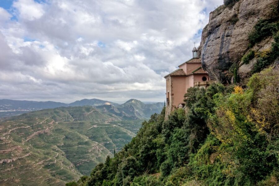 Montserrat & Cava Wineries Day Trip from Barcelona w/ Pickup - Price and value: where your money goes