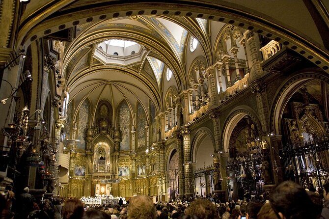 Montserrat Complete Guided Tour & The Boys Choir's Performance - From Estació del Nord to Monistrol: the ride that sets the tone