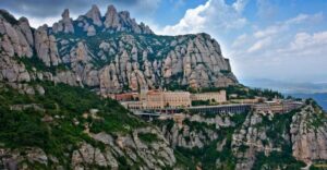 Montserrat: Morning or Afternoon Half-Day Trip with Pickup - The climb: 2,380 feet of views before the monastery