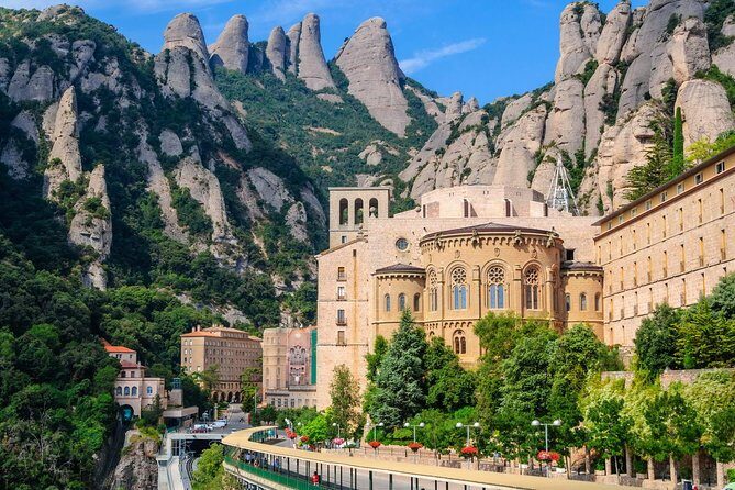 Montserrat Private Tour from Barcelona with Pick-up - The Abadia de Montserrat guided walk: where the day turns meaningful