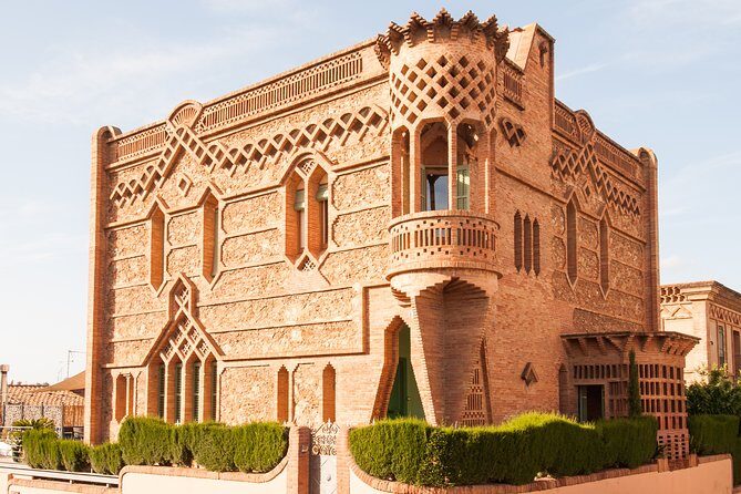 Montserrat Tour with Black Madonna & Two Departure Options - Train ride up or around the mountain: fun factor when it’s included