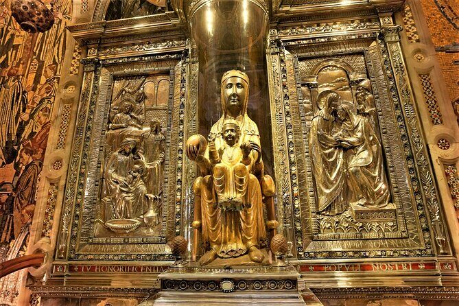 Montserrat with Cog-Wheel Train & Black Madonna Priority Access - Audio-visual museum and liquor tasting: the monastery day in 5 to 7 hours