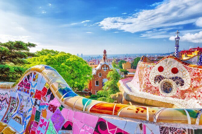 Park Guell Guided Group Tour with Optional Sagrada Familia - Casa del Guarda: a short stop with big visual payoff