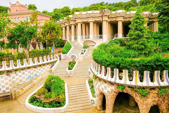 Park Güell Skip-the-Line Guided Tour Barcelona - Entering Park Güell from the Carmel area (and why meeting matters)