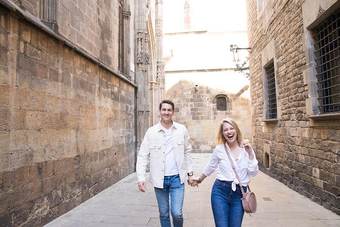 Photoshoot tour in Barcelona Secret Corners - Entering Barcelona’s Secret Corners from the Cathedral