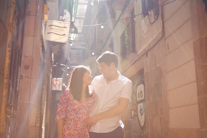 Photoshoot tour in Barcelona Secret Corners - Pont del Bisbe and Plaça d’Isidre Nonell: quick stops that pay off
