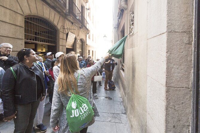 Picasso Museum Guided Tour in Barcelona - Listening in Comfort: Radio Headsets in a Small Group