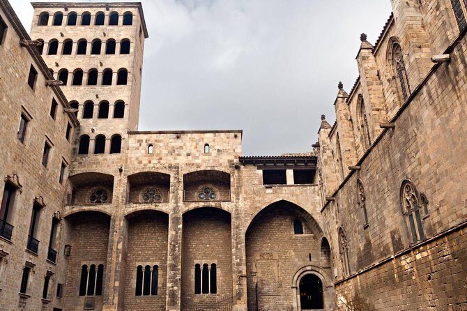 Private Barcelona Old Town and Gothic Quarter Walking Tour - Plaça de Sant Jaume, Plaça Reial, and Plaça del Rei: squares that explain power