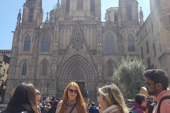 Private Barcelona Old Town and Gothic Quarter Walking Tour - Las Ramblas and Mercat de la Boqueria: street energy to market detail