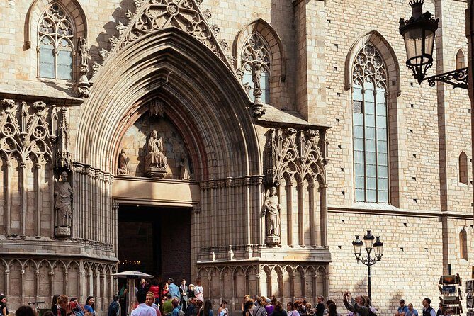 Private City Kickstart Tour: Barcelona - Old City Stops Like Boqueria and Plaça del Rei (Route May Vary)