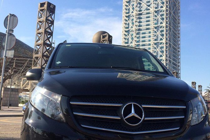 Private Transfer from Barcelona Airport to Barcelona City - City orientation from the driver (the useful kind)